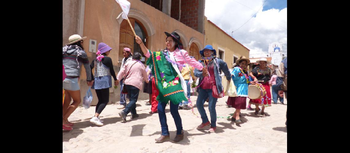 Hoy las comadres  festejan su diacutea