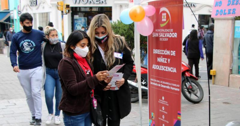 Stand de concientizacioacuten en la Peatonal Belgrano 