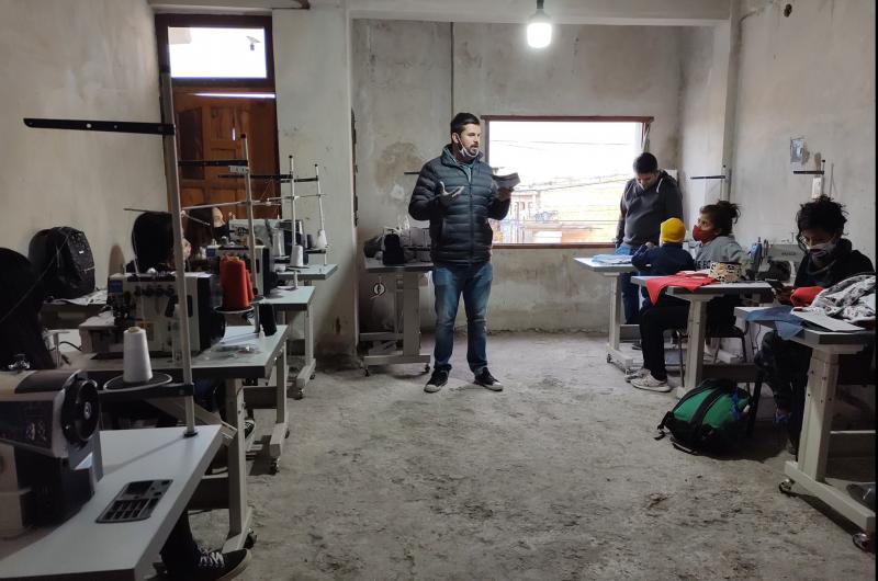 Diego Granda visitoacute una cooperativa textil y elogioacute el trabajo de mujeres