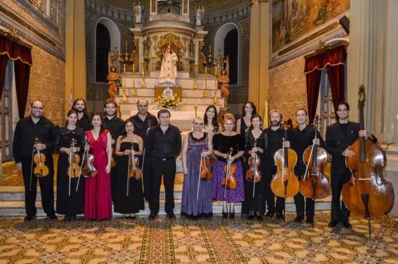 El Mozarteum abre su 40ordm Temporada con actuacioacuten de la Camerata UCASAL