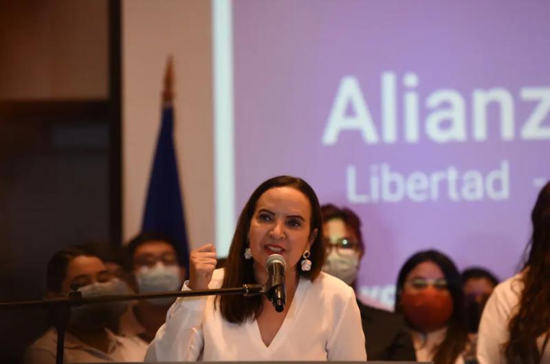 Otra candidata abandona Nicaragua ante la persecusioacuten de Daniel Ortega