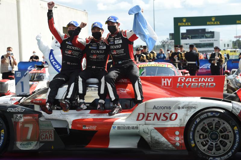 Pechito Loacutepez hizo historia y ganoacute las 24 Horas de Le Mans