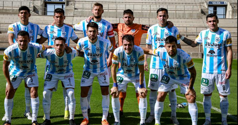 Gimnasia visita a Tristaacuten Suaacuterez y estaacute obligado a ganar