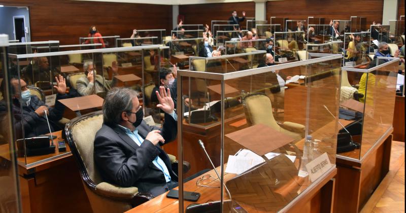 La Legislatura aproboacute la Ley 6233 que disuelve el Banco de Desarrollo