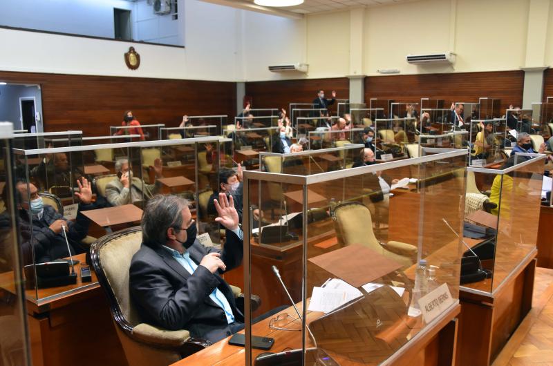 La Legislatura aproboacute la Ley 6233 que disuelve el Banco de Desarrollo