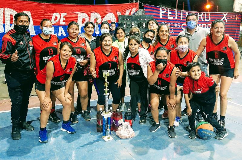 Culminoacute la Liga Municipal de Maxibasquet Femenino 35