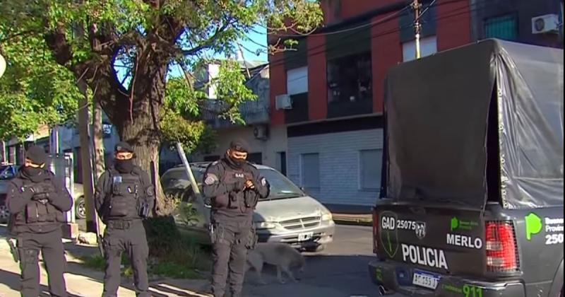 Tomoacute de reheacuten a un amigo se atrincheroacute 10 horas y lo mataron al irrumpir la policiacutea