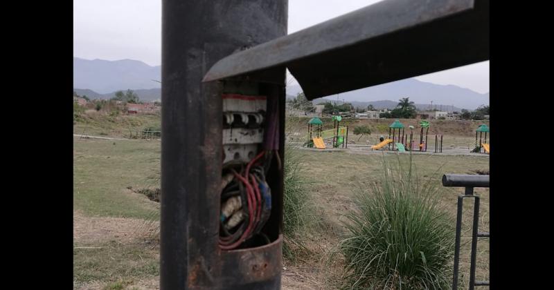 Nuevo episodio de vandalismo en diferentes aacutereas del parque Belgrano 