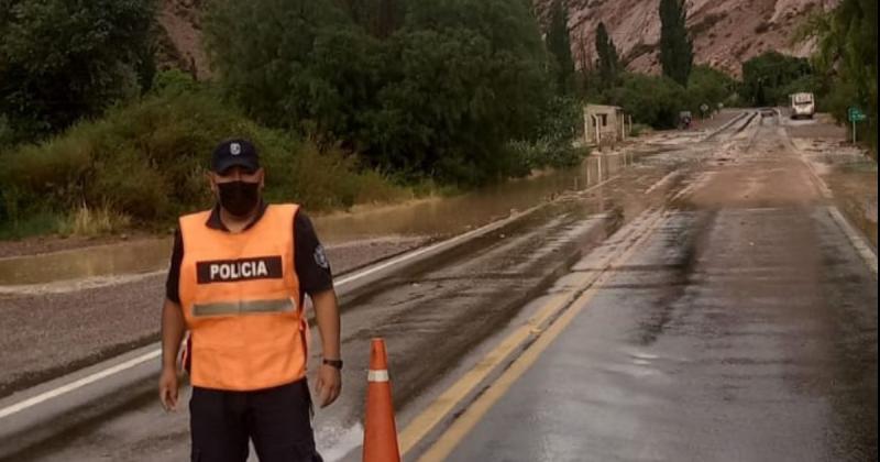 Fuerte temporal causoacute desborde de arroyos y cortes de ruta en la Quebrada