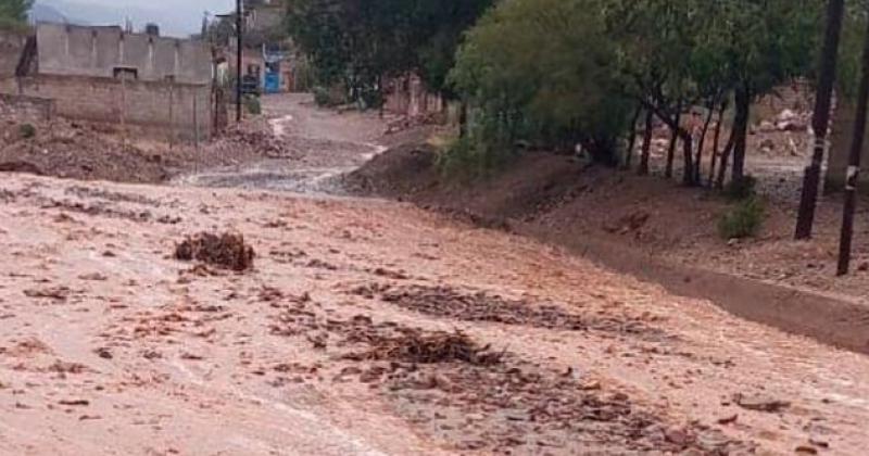 Fuerte temporal causoacute desborde de arroyos y cortes de ruta en la Quebrada