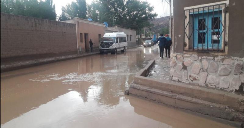 Fuerte temporal causoacute desborde de arroyos y cortes de ruta en la Quebrada