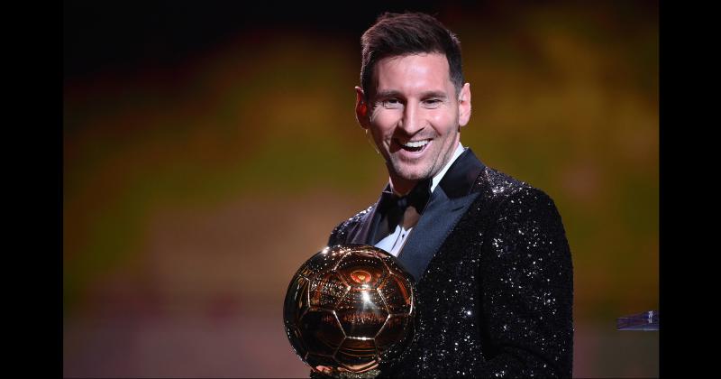 Messi ganoacute su seacuteptimo Baloacuten de Oro tentildeido de celeste y blanco