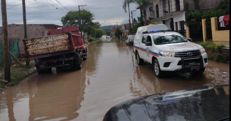 Fuerte tormenta generoacute desbordes y anegamientos