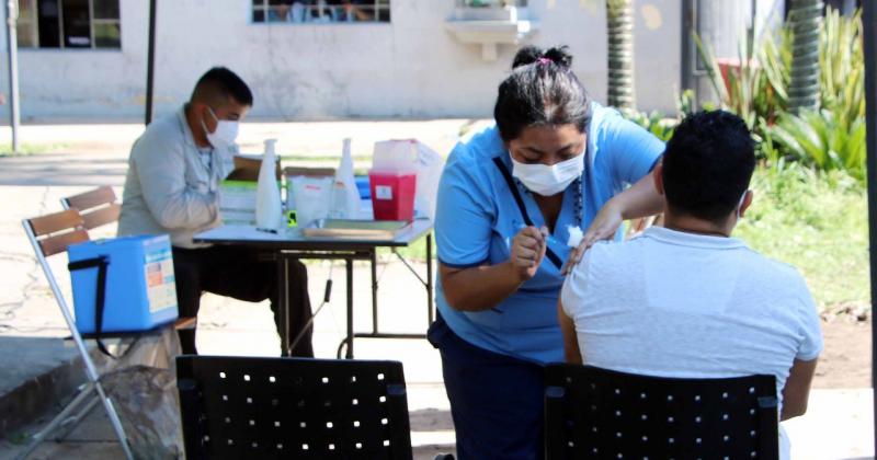 Refuerzan testeos y vacunacioacuten en edificios dependientes del municipio