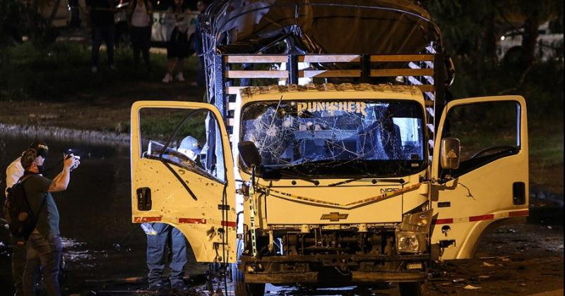 El ELN atacoacute a un camioacuten de la Policiacutea colombiana