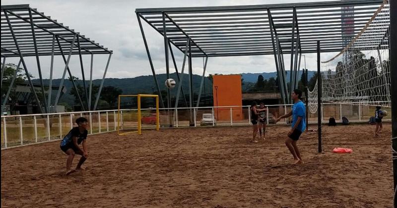 Se puso en marcha el Torneo Comunitario de Voley en Arena