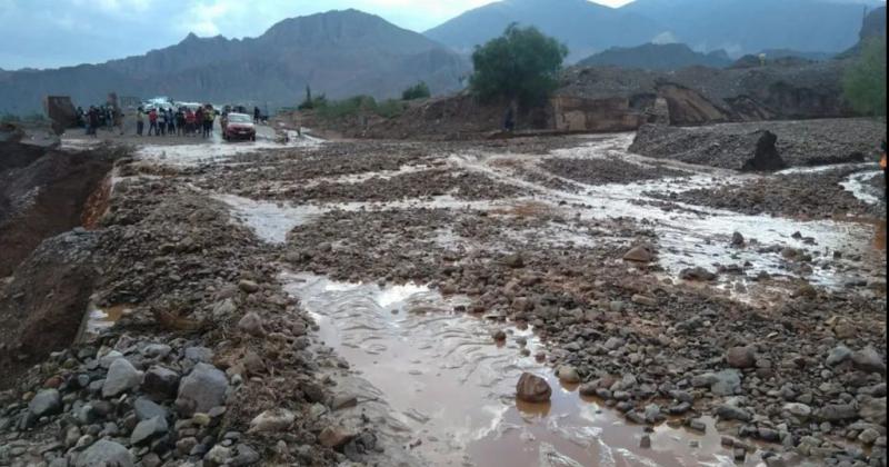 Tras el corte de ruta 9 por lluvias quedoacute habilitado el traacutensito hacia la Quebrada