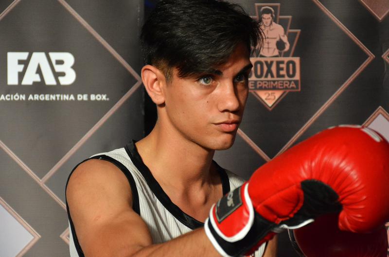 Muriacuteo en una ruta espantildeola una joven promesa argentina del boxeo