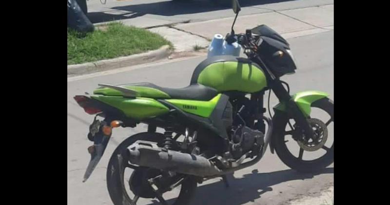 Lo sorprendieron cuando desarmaba una moto robada