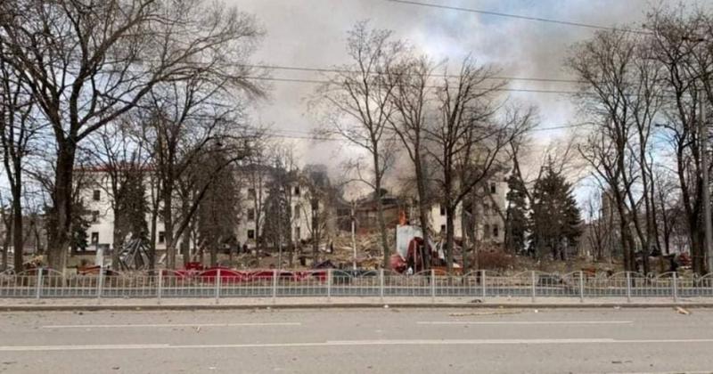 Rusia bombardeoacute un teatro de Mariupol donde habiacutea cientos de refugiados