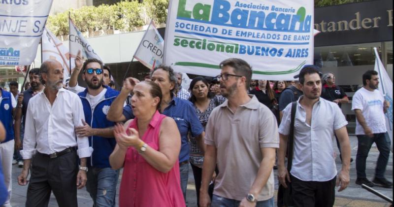 No hubo acuerdo con entidades y hay paro bancario en todo el paiacutes