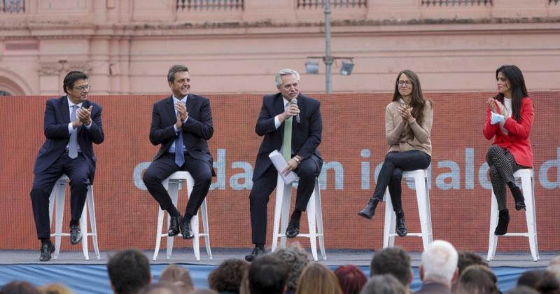 Presentaron proyecto que ampliacutea las licencias por maternidad y paternidad