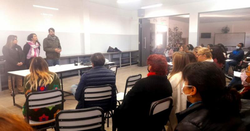 Dictan talleres de mediacioacuten para docentes de la escuela Marina Vilte