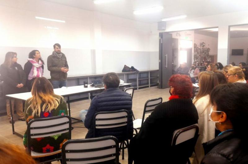 Dictan talleres de mediacioacuten para docentes de la escuela Marina Vilte