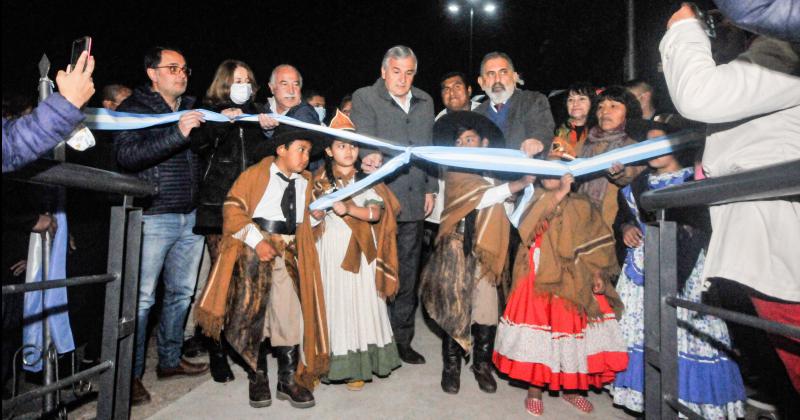 Inauguraron la pasarela que vincula Campo Verde y Suipacha