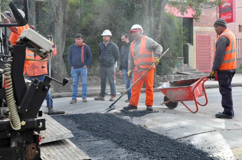 Se puso en marcha el trabajo de repavimentacioacuten de avenida Illia