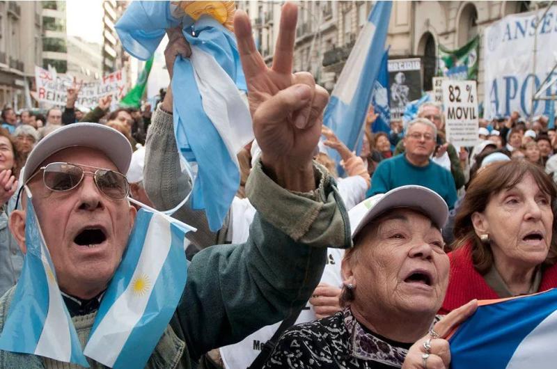 Recurren a la Corte Suprema contra la doble jubilacioacuten de privilegio de CFK