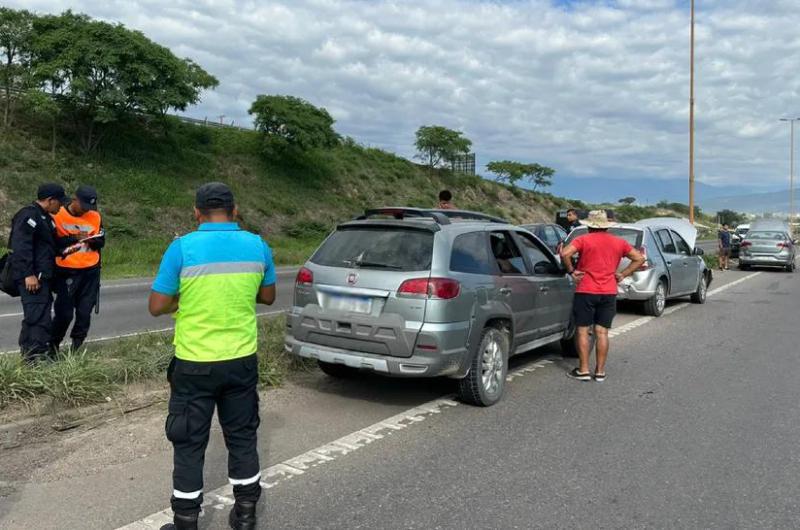 Choque en cadena- cinco vehiacuteculos sobre Ruta 66