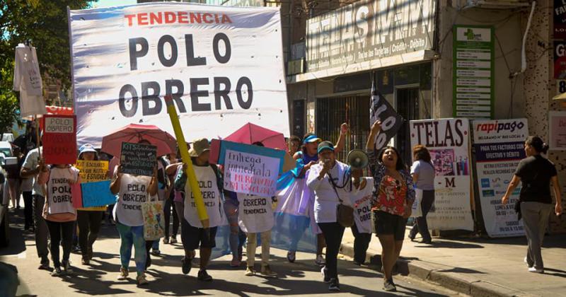 Polo Obrero participoacute de la marcha contra bajas del Potenciar Trabajo