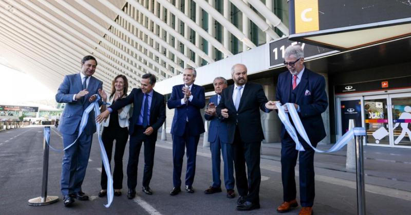 Alberto Fernaacutendez inauguroacute la nueva terminal en Ezeiza 