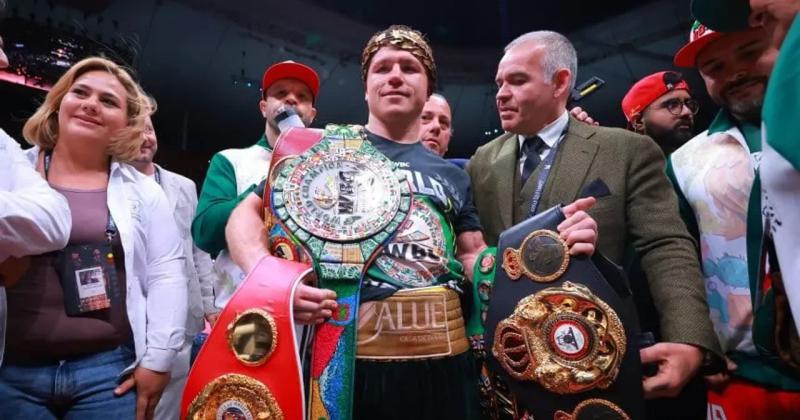 Canelo Aacutelvarez retiene los tiacutetulos con victoria unaacutenime en regreso a Meacutexico