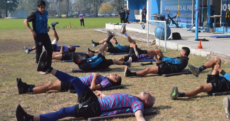 Barras de Gimnasia irrumpieron en la praacutectica tras los malos resultados 