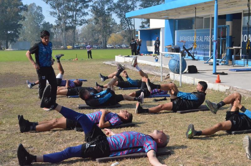 Barras de Gimnasia irrumpieron en la praacutectica tras los malos resultados 