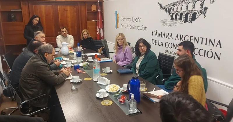 Convencionales dialogaron con el Colegiode Teacutecnicos y Caacutemara de la Construccioacuten