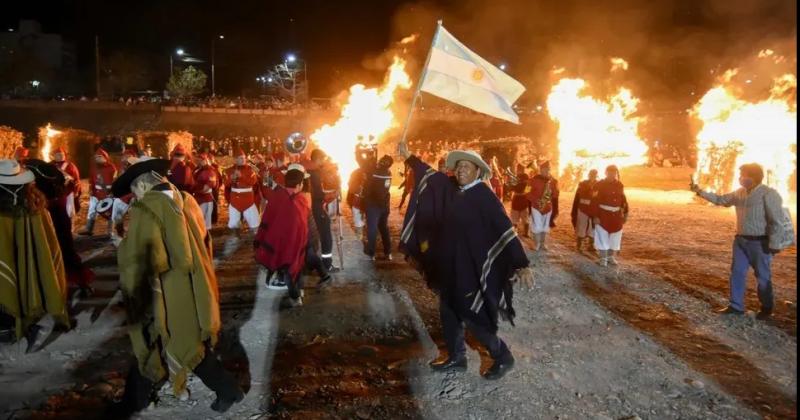 Hoy se realiza la tradicional Marcha Evocativa por el centro de la ciudad