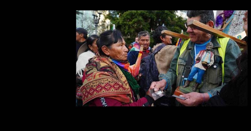 Darle jerarquiacutea constitucional a la Consulta Libre e Informada a los Pueblos Originarios