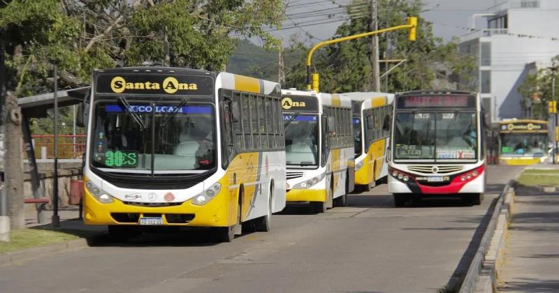 Colectivos- por deuda salarial UTA reduce draacutesticamente los servicios