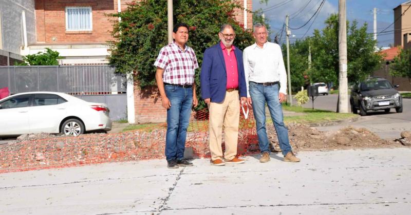 Nueva pavimentacioacuten impulsa la conectividad en barrio Bajo La Vintildea