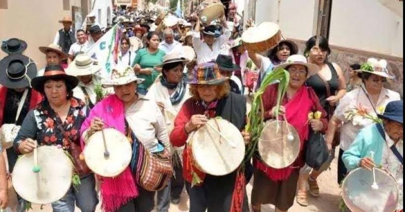 Con la celebracioacuten de Jueves Comadre llega el Carnaval 2024