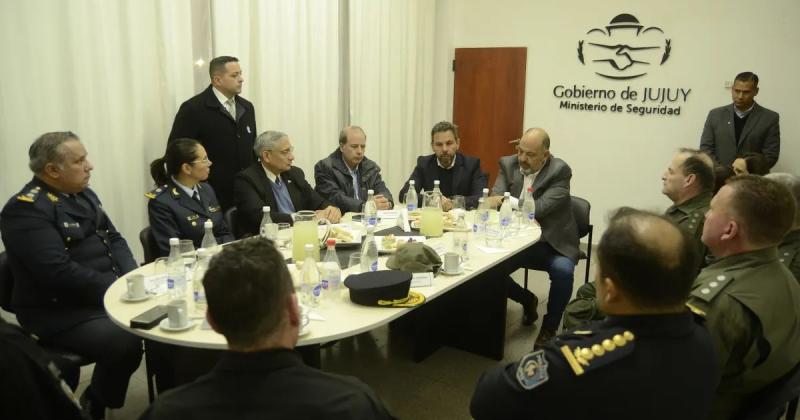 Autoridades de Seguridad de Nacioacuten se reunieron con el ministro Guillermo Corro