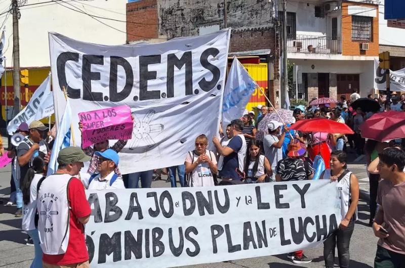 Gremios adhirieron al paro nacional docente y estimaron que tuvo un 60-en-porciento- el acatamiento