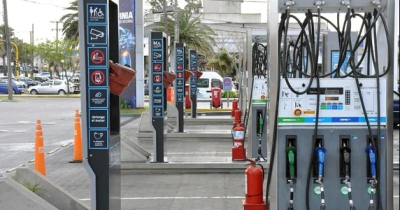 Por la actualizacioacuten del Impuesto al Combustible aumentaraacute la nafta