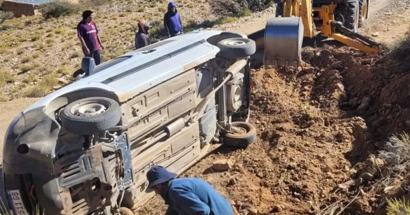 Madre e hija ilesas tras el vuelco de la camioneta