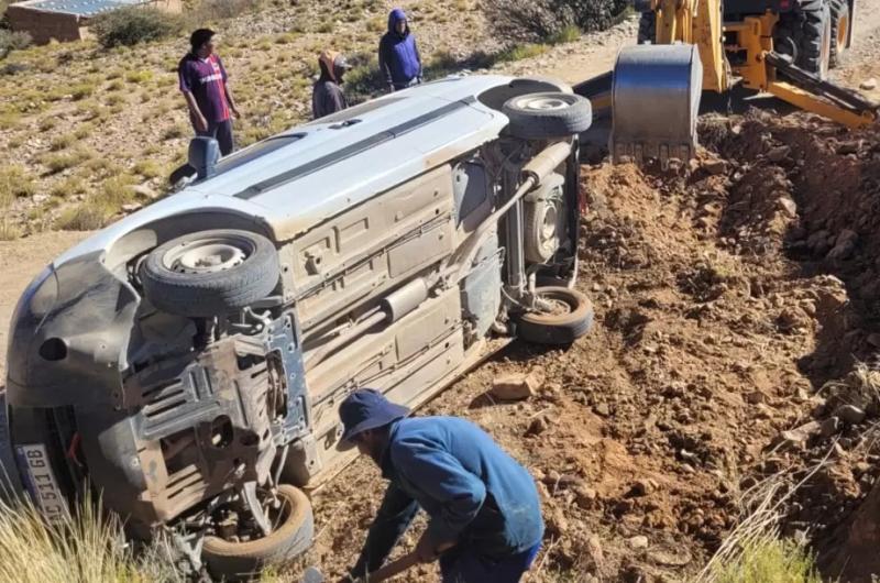 Madre e hija ilesas tras el vuelco de la camioneta