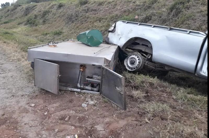 Salioacute ileso tras volcar con su camioneta en ruta nacional 9 a la altura de Moreno