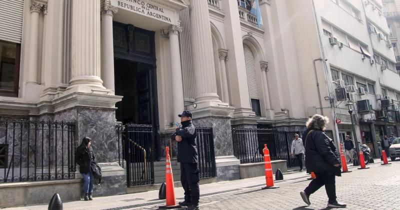 La inflacioacuten seguiraacute bajando seguacutenlas consultoras que releva el Central